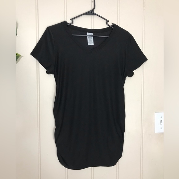 Time and Tru Tops - Time & Tru SS Black V-neck Maternity Blouse
4 - 6 Small
Gathered Sides 
92% Poly